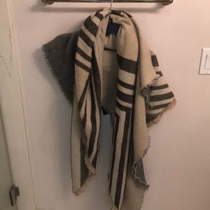 FURTHER REDUCED Zara large scarf
